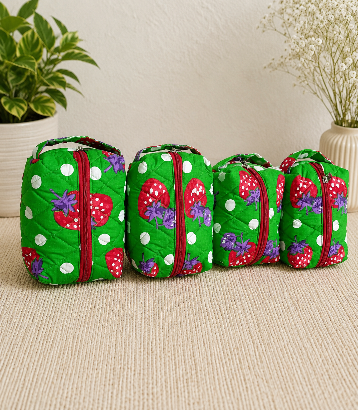 QUILTED MAKEUP POUCH STRAWBERRY QUILTED MAKE-UP POUCH - Image 1